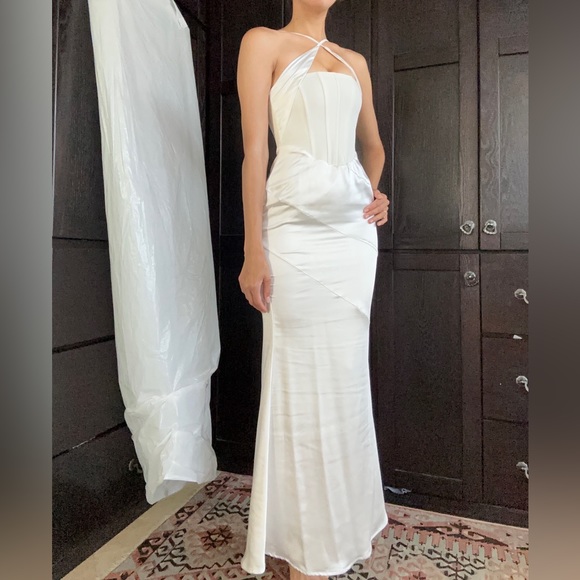 Club London Dulcet Dress
White Satin | UK size 8, US size 4 - Picture 4 of 6